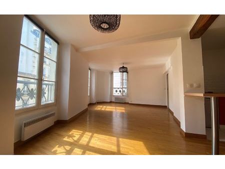 location appartement  49.97 m² t-2 à paris 3  1 650 €