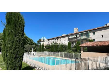 lorgues - pour un investissement locatif  beau t2 avec terrasse  garage et piscine !