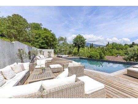 beau moulin avec magnifique piscine - le rouret