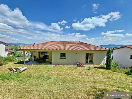 exclusivité. sur les hauteurs de lentilly au grand calme venez découvrir cette maison réce