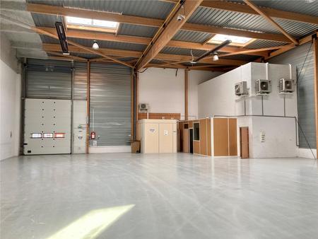location d'entrepôt de 930 m² à le bourget - 93350