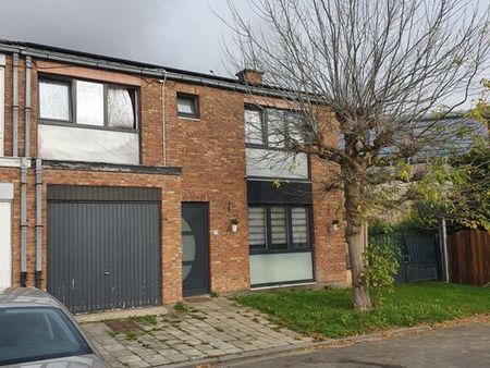 maison 3 façades  jardin et 4 chambres à anderlecht