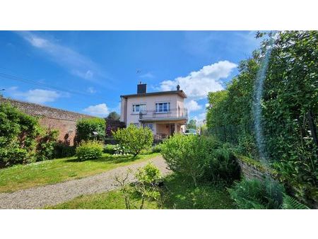 maison individuelle de très bonne qualité avec 3 garages  située à fourmies