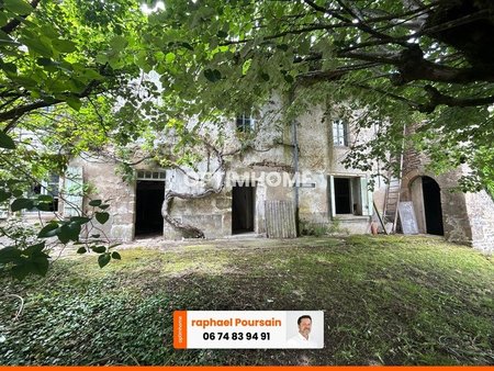 ancienne ferme en pierre chargée d'histoire à rénover de 150m2