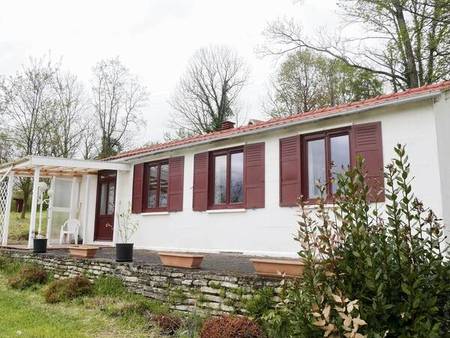 petite maison de plain pied sur 32 ares de terrain