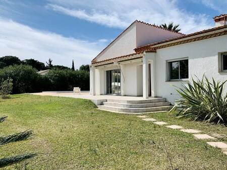 villa t5 de plain pied sur 2700m² de terrain + piscine + studio