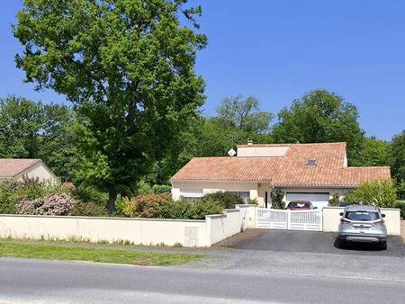 beau pavillon t5 avec bois aux portes de châtellerault (naintré)