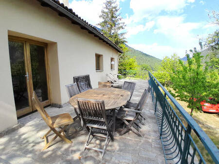 maison sur terrain de 2265 m2 vue dégagée sur montagnes