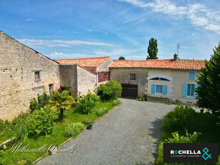 belle maison charentaise