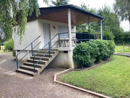 chalet sur terrain de loisirs en bord de rivière