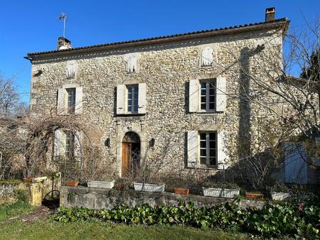 magnifique maison girondine avec grandes dépendances et parc de 4 ha