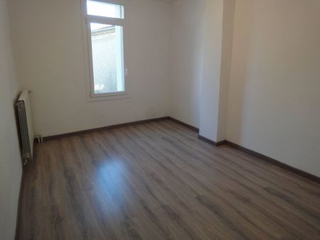 local 80m2 pour bureau ou stokage  10kms beziers