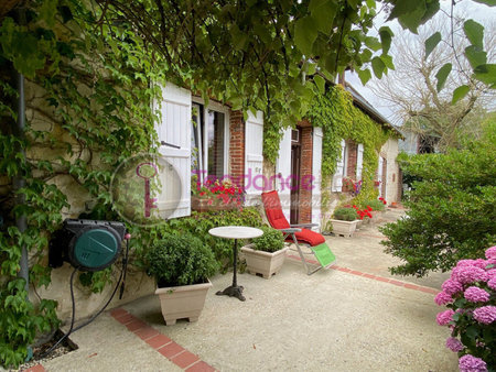 a vendre maison en pierres sur 1000 m² de terrain à 15 minutes d