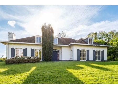 villa de plain-pied pleine de caractère avec 3 chambres et