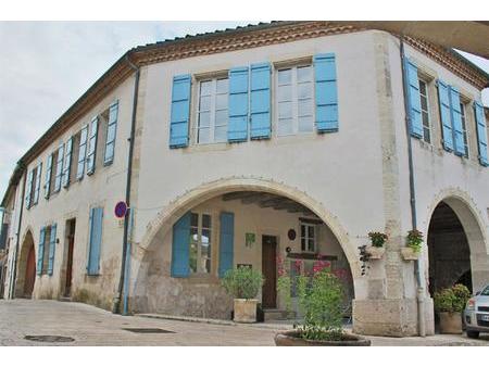 maison entièrement restaurée - village du quercy