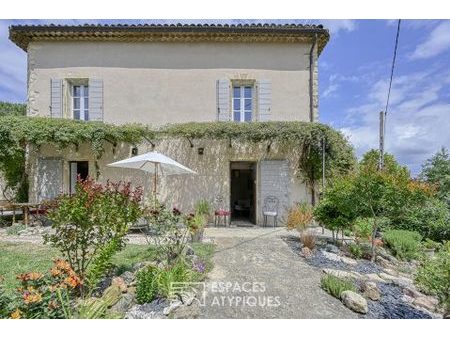 élégante maison de hameau et son jardin paysagé