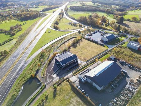 opportunité industrielle/halle de 800m2 en bordure de la e25