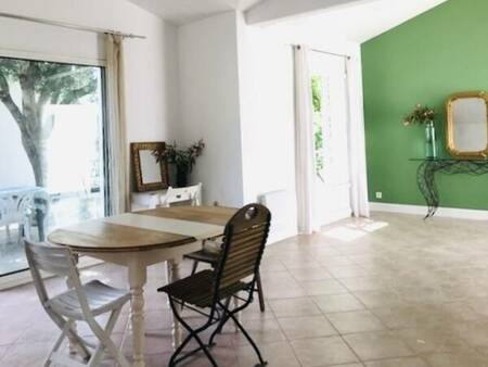 belle maison 86 m2 avec jardin  patio  parking à loix  ile de ré