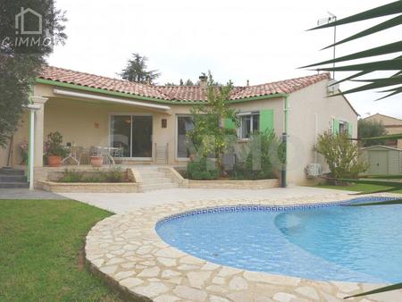 belle villa pp de type 5 de 123 m² avec piscine  deux garages sur 800 m²
