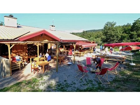 au coeur du vercors propriété murs et fond avec espace restaurant  location matériel et pa