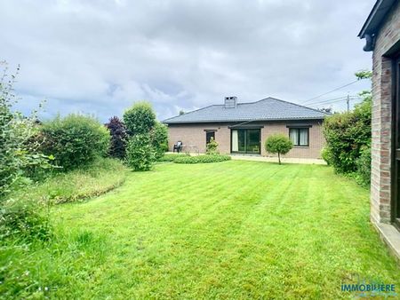 bungalow 4 façades idéalement situé dans une rue calme