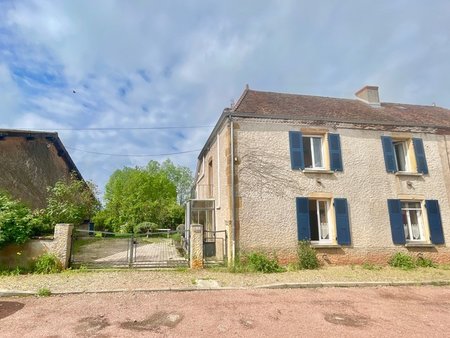 a vendre proche de marcigny maison de 123 m2 sur 641 m2 de terrain clos et arbore - 3 cham