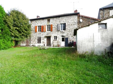 immeuble comprenant 2 logements et un local commercial loué avec appartement au-dessus