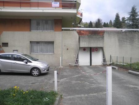 location parking voiron (38500)  89€