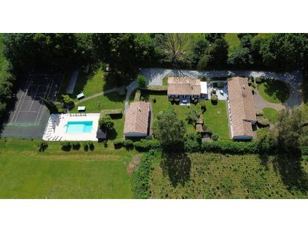 vente maison piscine à la caillère-saint-hilaire (85410) : à vendre piscine / 348m² la cai