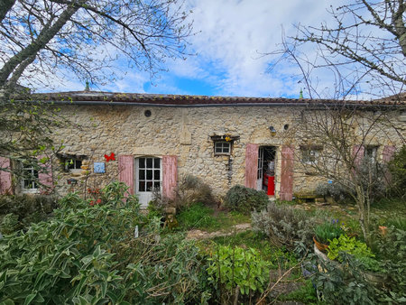 exclusivité ! maison en pierre avec dépendances et terrain a