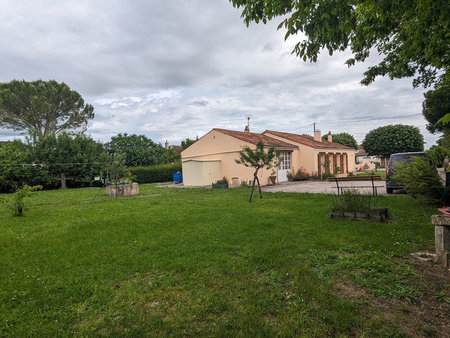 dpt charente (16)  à vendre segonzac maison plain-pied avec quatre chambres  garage et jar