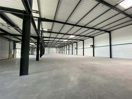 location d'entrepôt de 4 056 m² à éragny - 95610