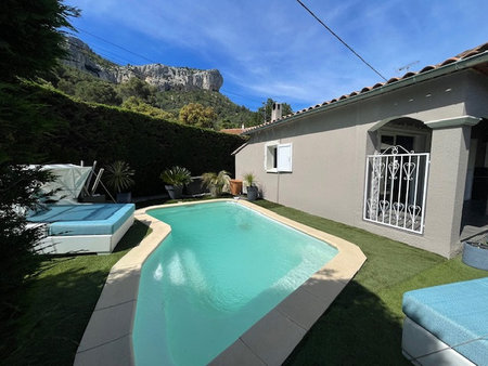 villa le revest des eaux 5 pièces 130m² sur un terrain de 530m² avec piscine