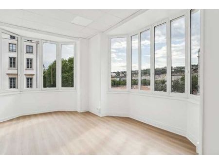 bureaux 93 m²