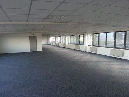 location de bureau de 204 m² à le thillay - 95500