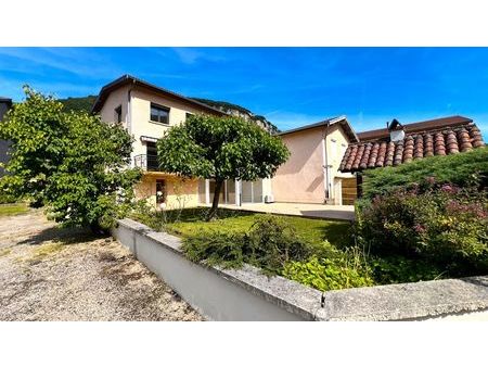 villa 7 pièces 172 m²