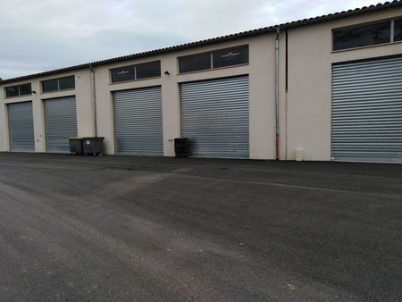 entrepôt 300 m² montauroux