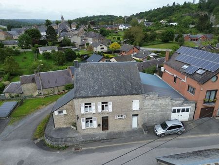 maison en pierres du pays avec spacieux garage