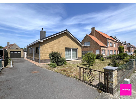 zeer goed onderhouden bungalow  nabij centrum oudenburg