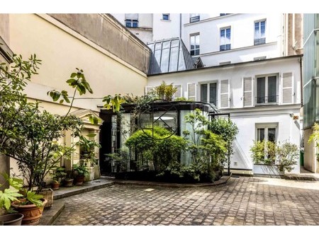 maison de luxe à vendre dans le quartier saint philippe du roule