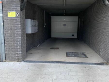 bovengrondse garagebox met elektriciteit en verlichting