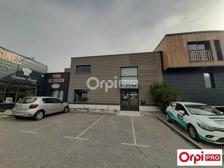 local commercial 220 m²