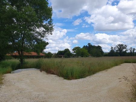 terrain 740 m² saint medard de guizieres