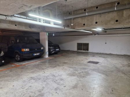 place parking sous sol caméra
