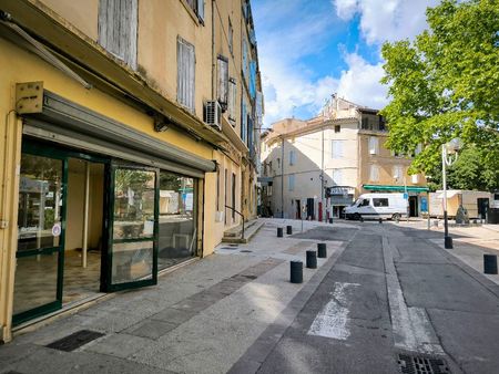local commercial place mirabeau