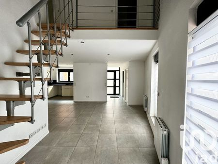 loft/atelier/surface 4 pièces 91 m²