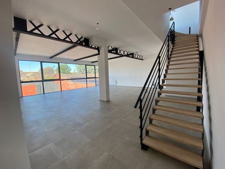 loft/atelier/surface 5 pièces 146 m²