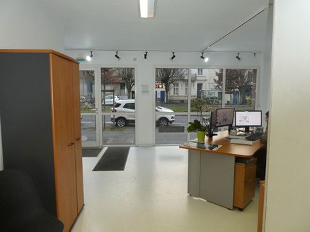 local commercial 143 m² la roche sur yon