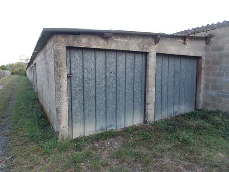 ensemble de 15 garages en lot