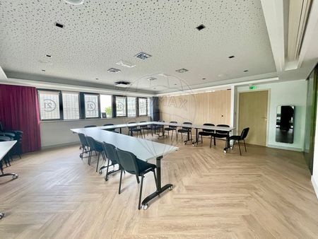 bureau 104 m²